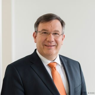 CFO de Schenck Process, Thomas Spitzenpfeil, director financiero, plásticos, medición, carl zeiss ag