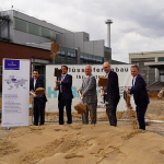 reifenhauser, nave, troisdorf, producción, montaje, matrices planas, extrusión de plástico, industria 4.0, inversión