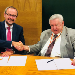 Firma del acuerdo entre Repsol y ECI